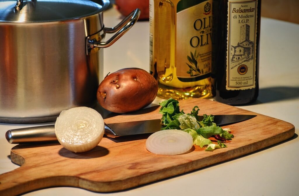 cooking, onion, olive oil-1176965.jpg