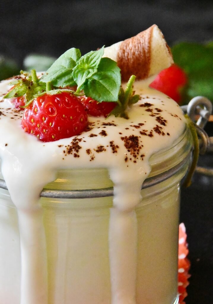 yogurt, strawberries, dairy product-3633076.jpg