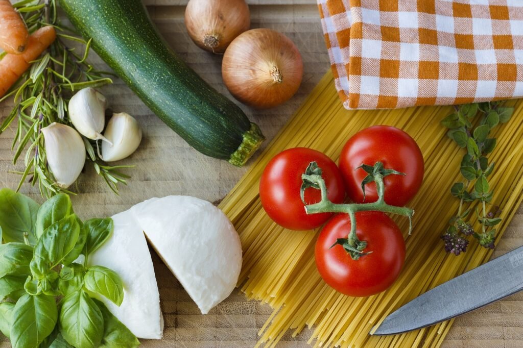 mozzarella, tomatoes, herbs-1575066.jpg