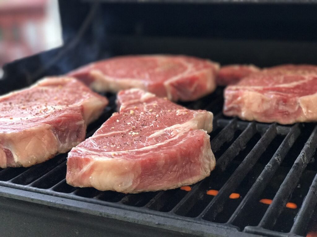 steaks, meat, bbq-2588760.jpg